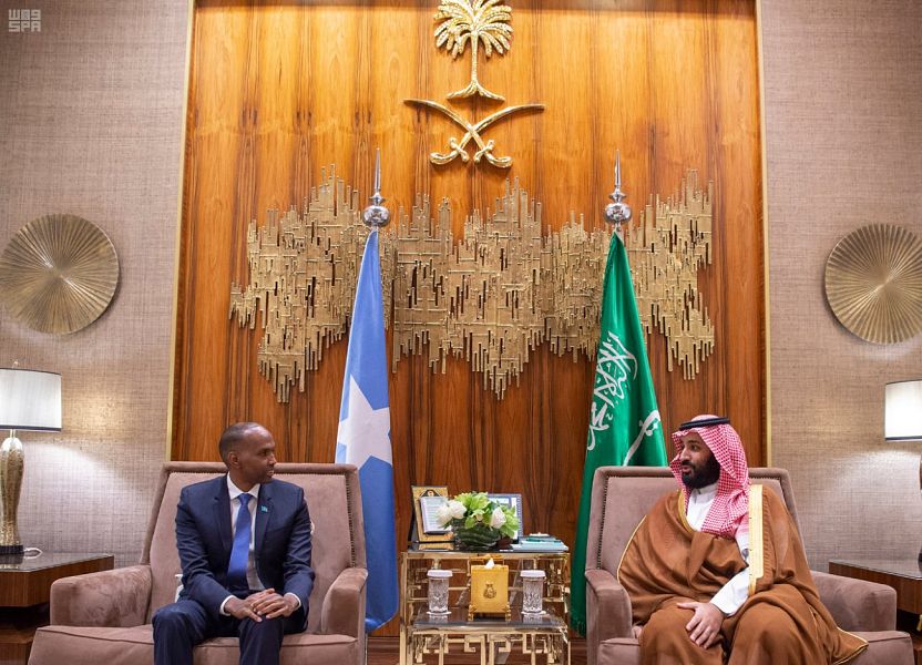 ولي العهد يلتقي رئيس الوزراء الصومالي والمبعوث الأمريكي الخاص للمصالحة في افغانستان