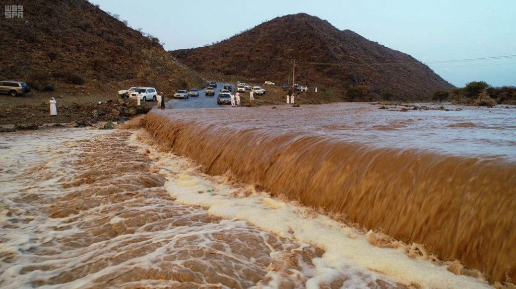 هطول أمطار غزيرة على الطائف