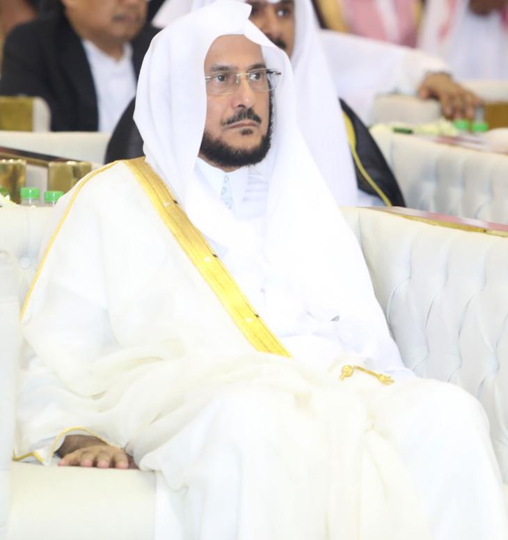 مستشهداً بكلمة ولي العهد في تغريدة عبر حسابه بتويتر ..وزير الشؤون الإسلامية: الشعب السعودي شعب عظيم رسم أروع صور التلاحم