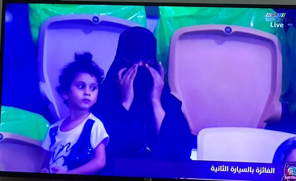 آل الشيخ مغردا: فرحتي بالدنيا بفوز بنت بلدي بالسيارة