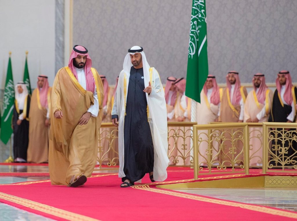 ولي العهد يبدأ جولاته الخارجية بزيارة الإمارات ويبحث مع محمد بن زايد التعاون الاستراتيجي