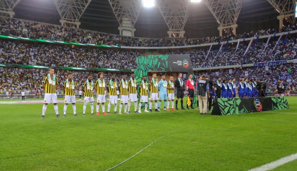 الهلال يتمسك بالصدارة والاتحاد يترنح بجدارة