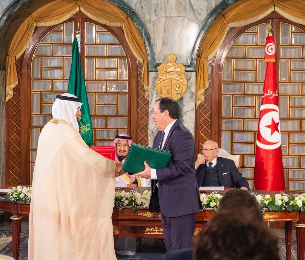 خادم الحرمين الشريفين والرئيس التونسي يشهدان توقيع اتفاقيتين حكوميتين بين البلدين
