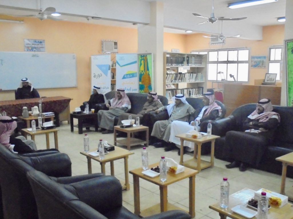 قائد متوسطة أبي عبيدة يكرم قائديها السابقين