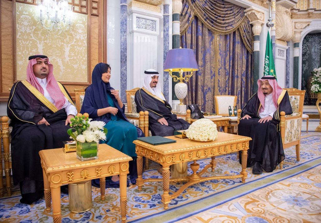 أمام خادم الحرمين الشريفين..السفراء الجدد يؤدون القسم