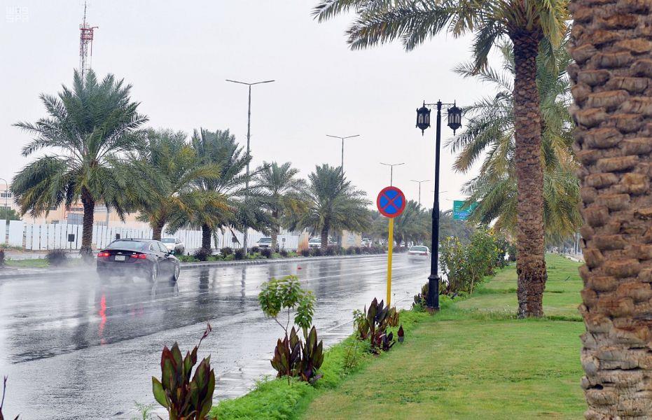 الدفاع المدني يحذر من التقلبات الجوية والحالة المطرية في الرياض والشرقية والمدينة والقصيم