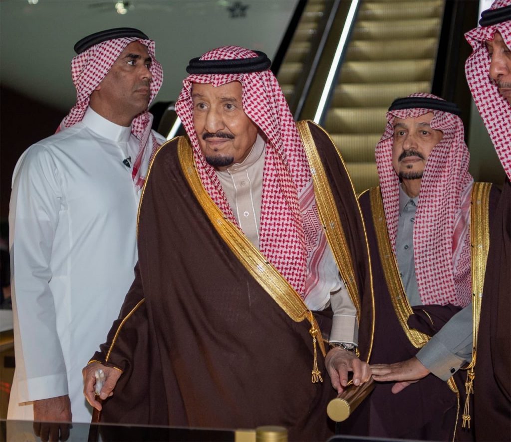 خادم الحرمين الشريفين يصل إلى الرياض قادما من مصر بعد رئاسته وفد المملكة في القمة العربية الأوروبية وزيارته الرسمية