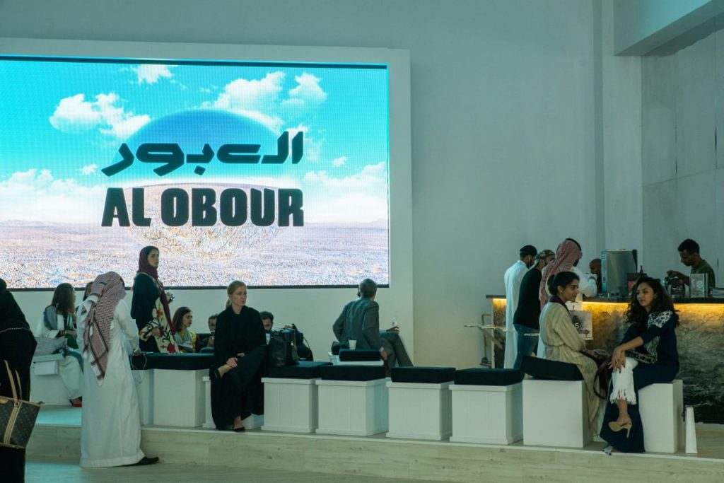 معرض “العبور” يسّخر التقنية للتعبير الفني لأول مرة