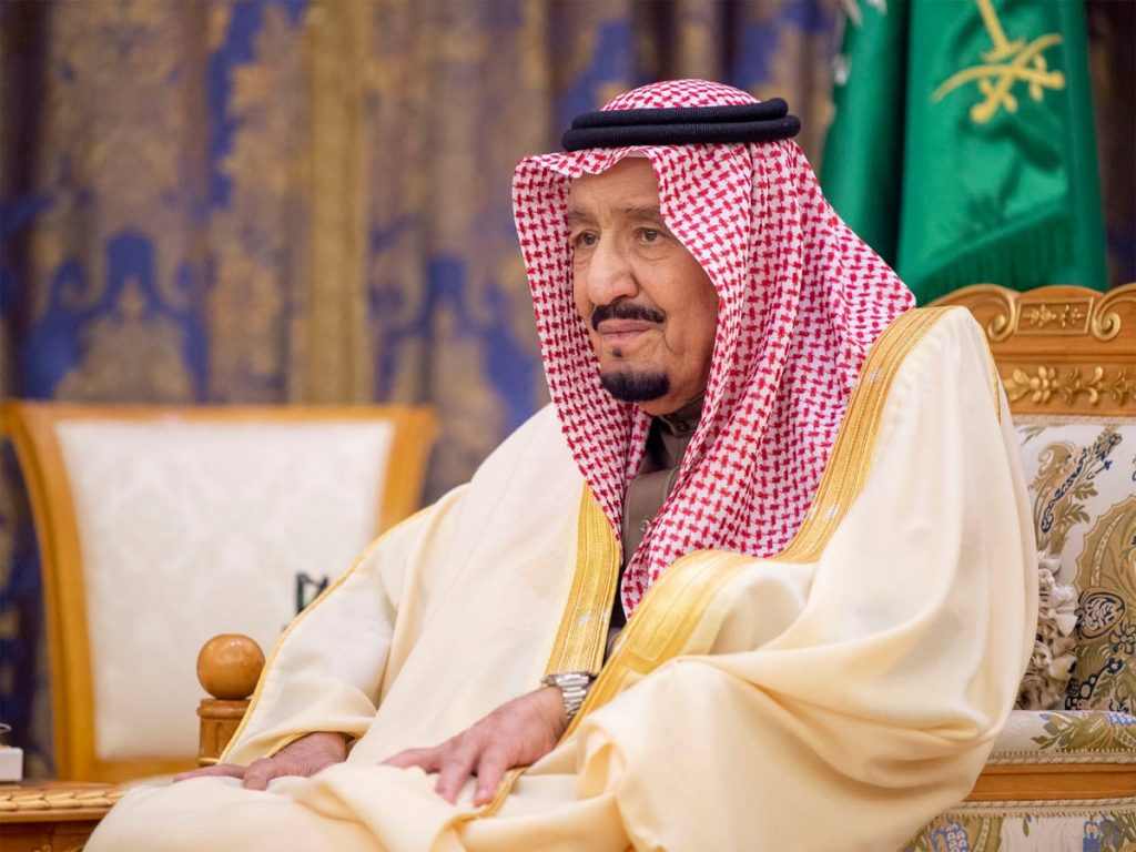 خادم الحرمين الشريفين يلتقي السفراء المعينين حديثا في عدد من الدول