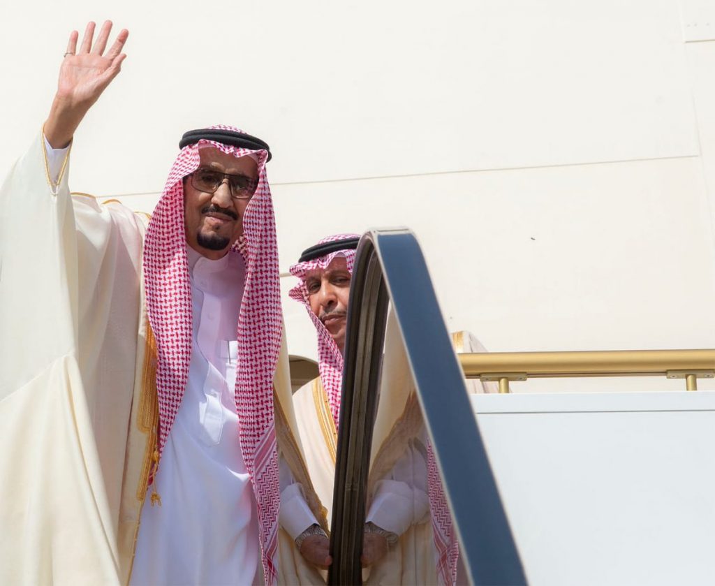خادم الحرمين الشريفين يغادر إلى تونس في زيارة رسمية ويرأس وفد المملكة في القمة العربية