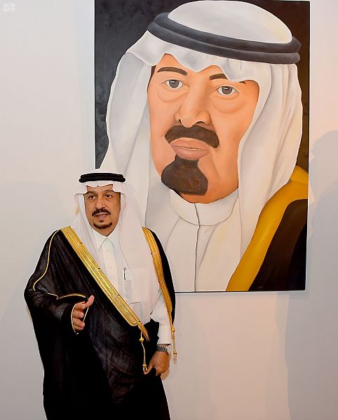 الأمير فيصل بن بندر يفتتح معرض الفن التشكيلي الانعكاس للأمير
