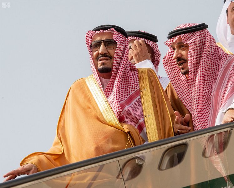 خادم الحرمين الشريفين يصل إلى الرياض ويشكر ملك البحرين بعد مغادرته المنامة