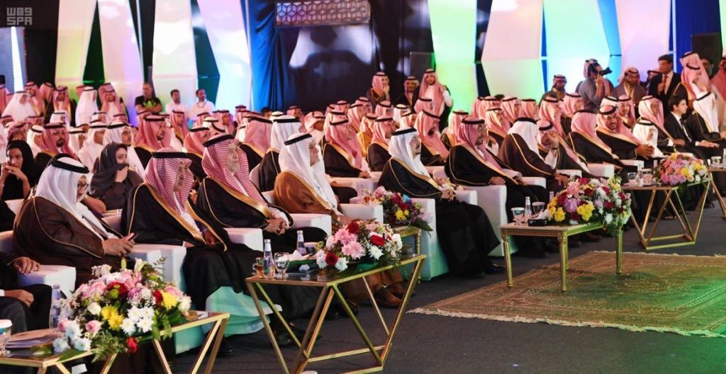 أمير الرياض يرعى حفل تخريج مدارس الملك فيصل ويكرم المتفوقين