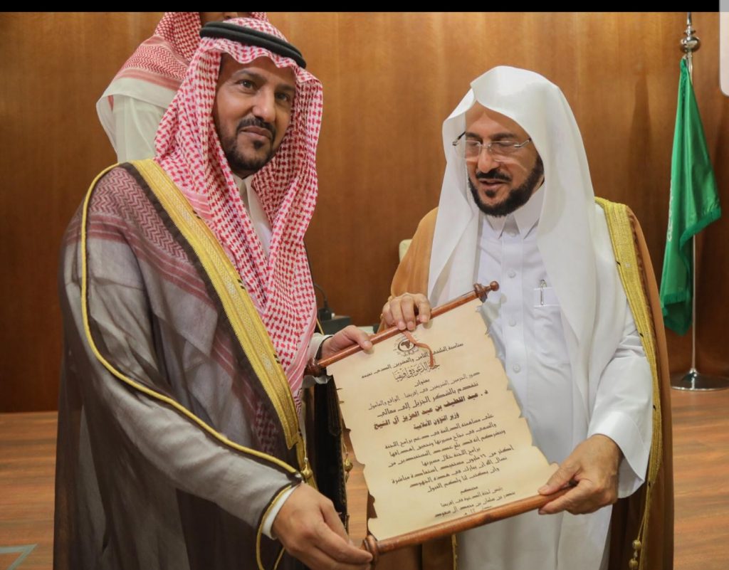 وزير الشؤون الإسلامية يلتقي الأمير بندر بن سلمان