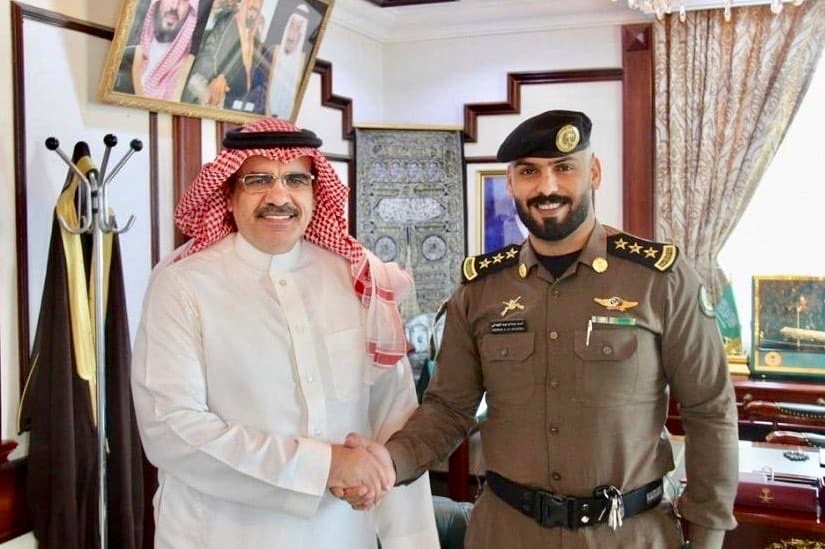 محافظ الوجه يهنئ مدير شعبة إدارة السجون