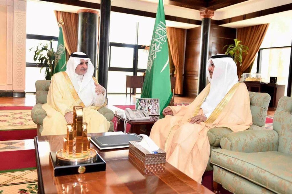الأمير فهد بن سلطان يلتقي مدير عام التعليم في منطقة تبوك ويطلع على نشاطات الصيف