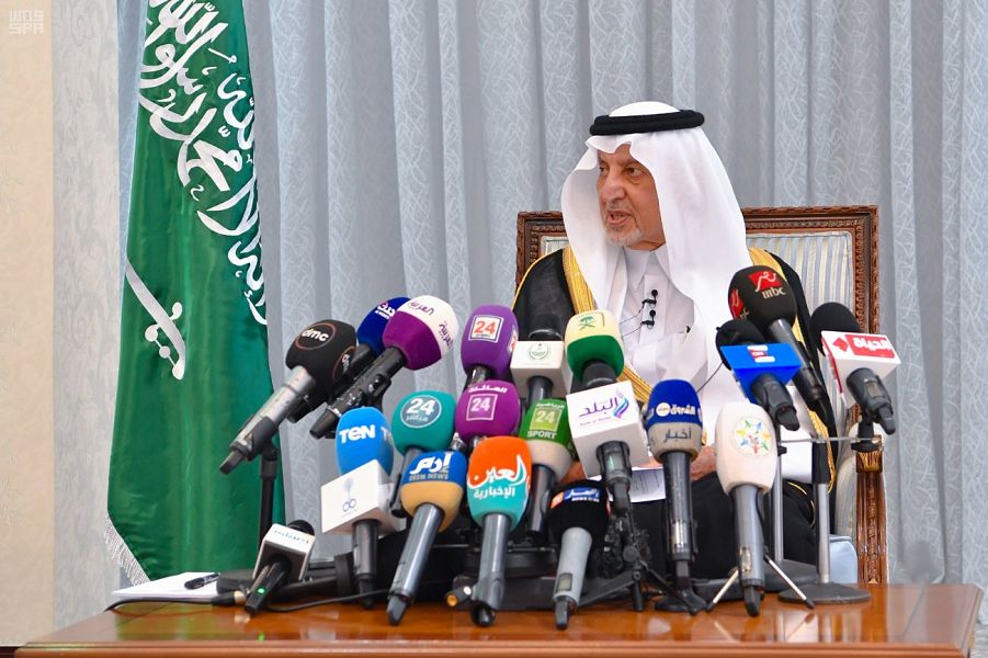 كاشفا أن عدد الحجاج بلغ نحو مليونين نصف..الأمير خالد الفيصل: الحج للعبادة فقط ولا يناقش بالحج أي أمر آخر