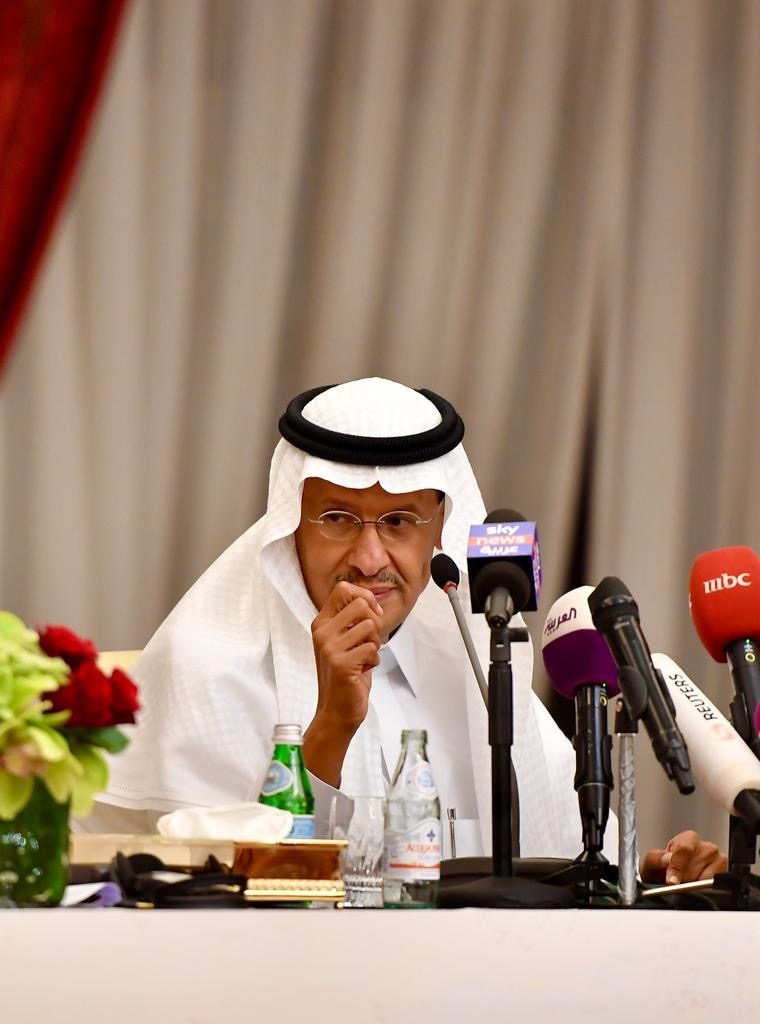 وزير الطاقة ينقل بشرى الملك وولي العهد للمواطنين بعودة الإمدادات البترولية لما كانت عليه قبل العمل التخريبي