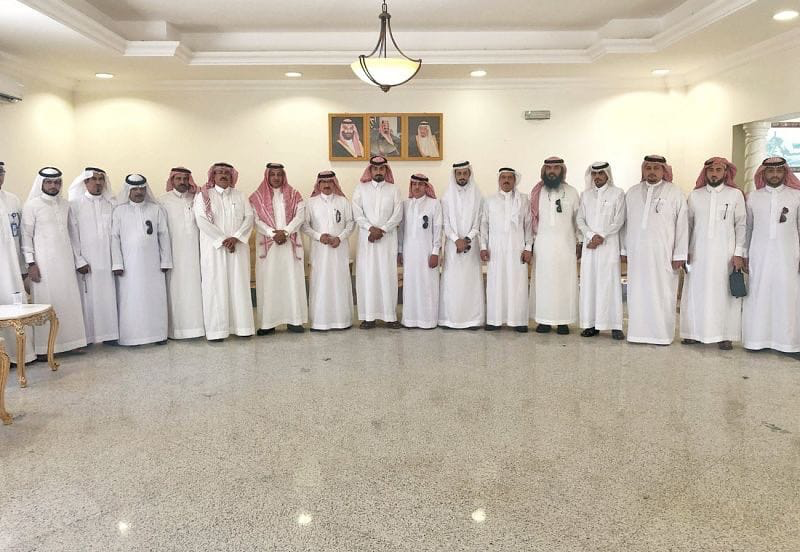 محافظ حقل يلتقي أعضاء المجلس البلدي في الوجه
