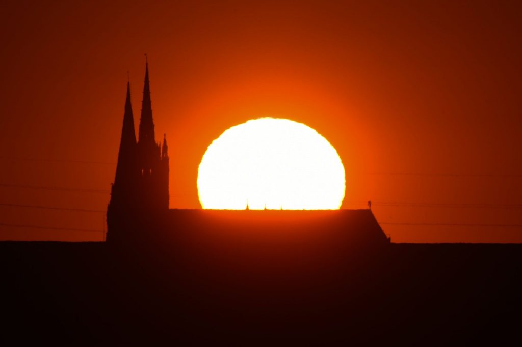 علماء يثيرون مخاوف من دخول الشمس مرحلة “سبات كارثي” تهدد الحياة على الأرض