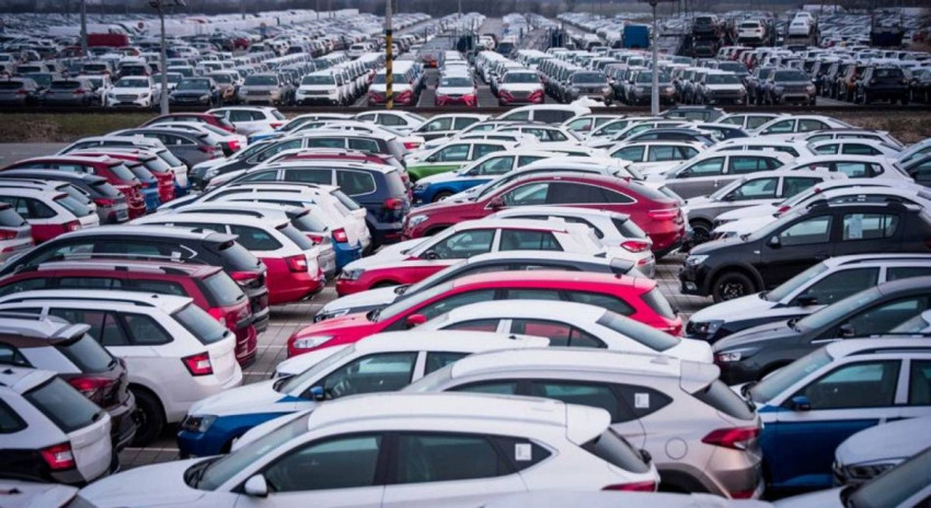التجارة تحكم قبضتها على معارض السيارات لوقف ممارسات البيع السلبية