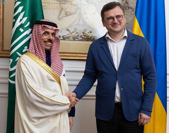 وزير الخارجية يؤكد دعم السعودية للمساهمة في خفض التصعيد في الأزمة الأوكرانية